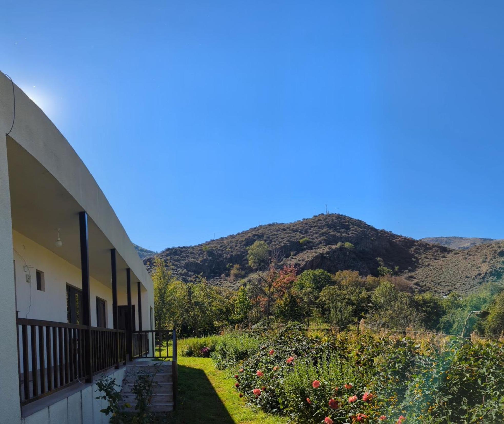 Bee House Hotel Pia Exterior photo